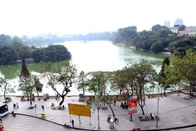 Hà Nội dựng 2 cổng chào trước phố đi bộ